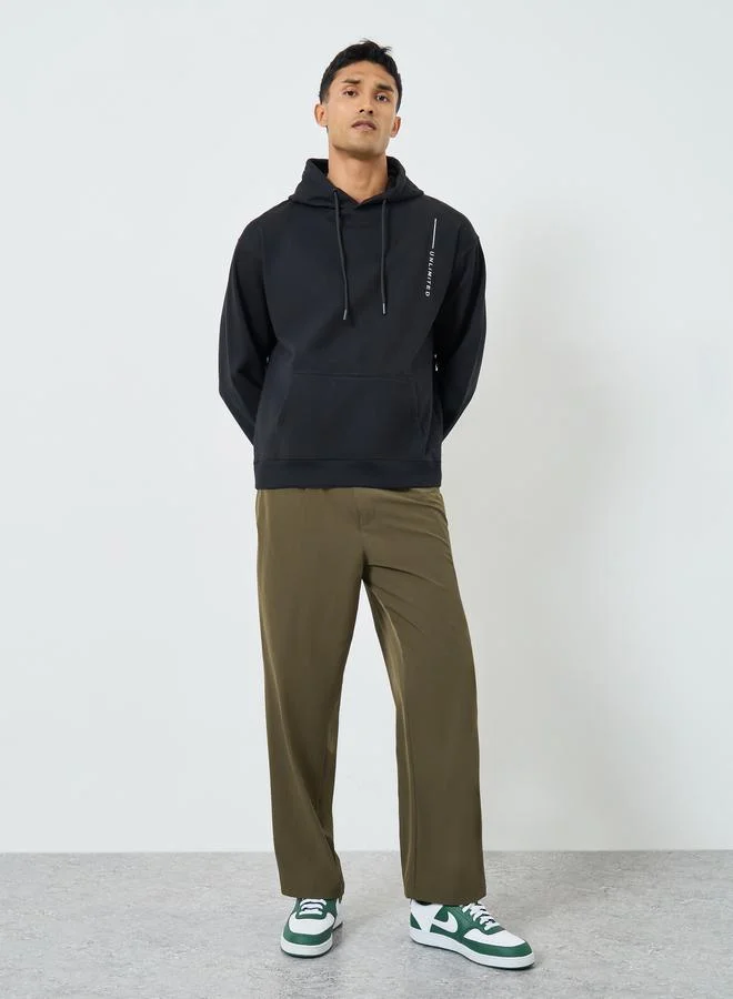 ستايلي هودي مطرز بقصة مريحة